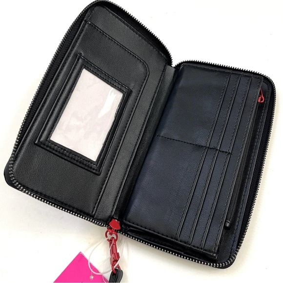 Betsey Johnson Adorable Heart Wallet Wristlet NWT - Picture 6 of 6